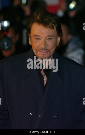 Fichier. 6 décembre 2017. JOHNNY HALLYDAY (né le 15 juin 1943 et mort le 6 décembre 2017) est mort d'un cancer du poumon, explique sa femme. Il avait 74 ans. Le chanteur, de son vrai nom Jean-Philippe Smet, a vendu environ 100 millions de disques et a joué dans de nombreux films. Il est fait Chevalier de la Légion D'honneur par le président Jacques Chirac en 1997. PHOTO : 29 janvier 2012 - Cannes, France - JOHNNY HALLYDAY assiste aux NRJ Music Awards 2012 au Palais des festivals - Cannes. Crédit : Frederick Injimbert/ZUMAPRESS.com/Alamy Live News Banque D'Images