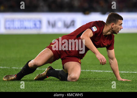 Rome, Italie. 09Th dec 2017. Rome 01-12-2017 serie a football ligue du stade olympique dans le spal roms photo Edin Dzeko fotografo01 : crédit photo agency indépendante/Alamy live news Banque D'Images