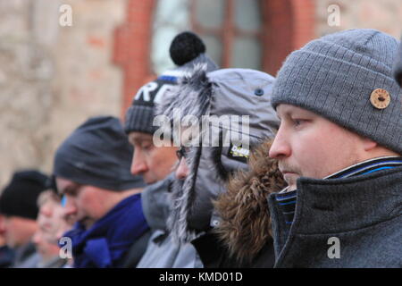 Vantaa, Finlande. 6e Dec 2017. Garde d'honneur le jour de l'indépendance POUR LA DEUXIÈME GUERRE MONDIALE, des soldats finlandais tombé avec des hommes ordinaires de même âge que la personne décédée. Credit : Heini Kettunen/Alamy Live News Banque D'Images