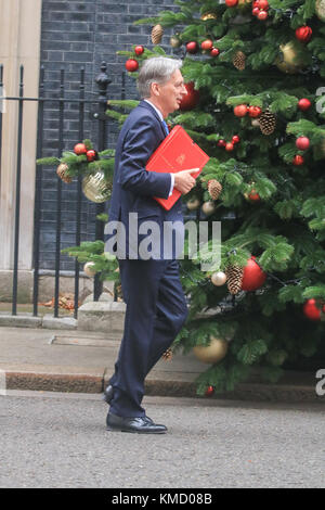 Londres, Royaume-Uni. 6 décembre, 2017. Ministre des finances britannique Philip hammond sort de no11 Downing Street London crédit : amer ghazzal/Alamy live news Banque D'Images