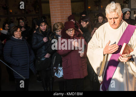 Turin, Piémont, Italie. 6e dec 2017. Turin, Italie-Décembre 6th, 2017 : Cérémonie de thyssen 10 ans pour les sept victimes et début de la construction du monument dédié aux morts au travail de thyssenkrupp à turin crédit : stefano guidi/zuma/Alamy fil live news Banque D'Images