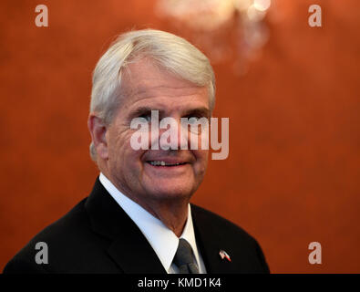 Prague, République tchèque. 08Th dec 2017. Le président tchèque Milos Zeman a reçu d'autorisation à partir d'nouvel ambassadeur des Etats-Unis à Prague. b stephen king (photo), à Prague, en République tchèque, le 6 décembre 2017. crédit : Michal krumphanzl/ctk photo/Alamy live news Banque D'Images