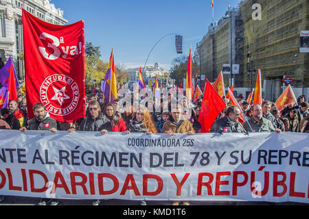 Madrid, Espagne. Le 06 Dec 2017. Madrid 6 décembre 2017 manifestants espagnol républicain de gauche contre le roi d'Espagne Credit : Alberto Ramírez Sibaja/Alamy Live News Banque D'Images