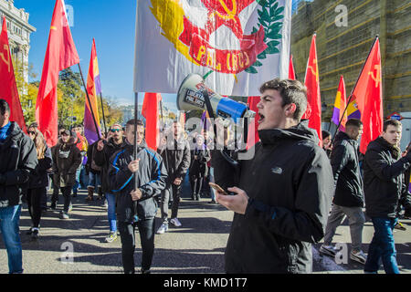 Madrid, Espagne. Le 06 Dec 2017. Madrid 6 décembre 2017 manifestants espagnol républicain de gauche contre le roi d'Espagne Credit : Alberto Ramírez Sibaja/Alamy Live News Banque D'Images