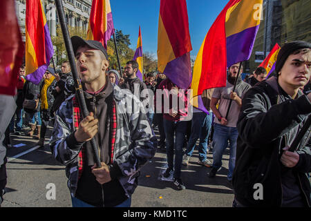 Madrid, Espagne. Le 06 Dec 2017. Madrid 6 décembre 2017 manifestants espagnol républicain de gauche contre le roi d'Espagne Credit : Alberto Ramírez Sibaja/Alamy Live News Banque D'Images