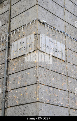 Milan, Italie. 08Th dec 2017. Décoration coin de rue à Milan, Lombardie, Italie Crédit : Alexandre rotenberg/Alamy live news Banque D'Images