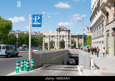 Parking souterrain à la rue Alcala Alcala et Gate. Madrid, Espagne. Banque D'Images