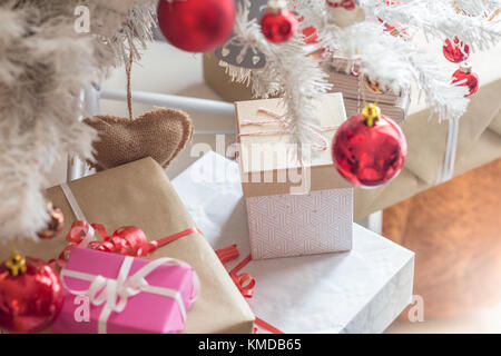 Ornements de Noël et de la variété des self made présente Banque D'Images