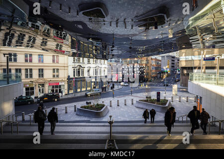 BIRMINGHAM, UK - Décembre 01, 2017 : Avis de Grand Central entrée plus ville animée streer Banque D'Images