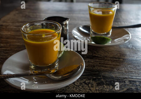 Deux coups en bonne santé jamu sur Bali, Indonésie Banque D'Images