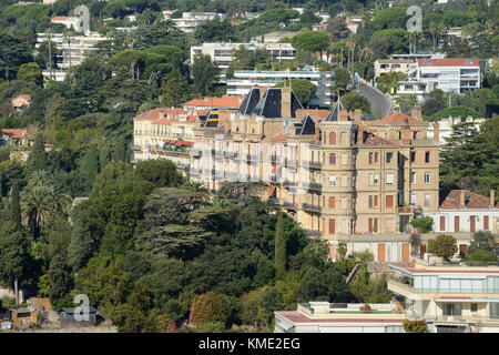 Vue sur le Château de Vallombrosa (1852-56), autrefois l'Hôtel du Parc, aujourd'hui Appartements de luxe, Cannes, Côte d'Azur, France Banque D'Images