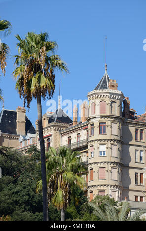 Château néogothique Vallombrosa (1852-56), autrefois l'Hôtel du Parc, aujourd'hui Appartements de luxe, Cannes, Côte d'Azur, France Banque D'Images