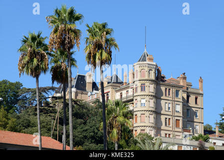 Château néogothique Vallombrosa (1852-56), autrefois l'Hôtel du Parc, aujourd'hui Appartements de luxe, Cannes, Côte d'Azur, France Banque D'Images