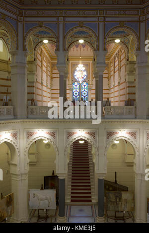 SARAJEVO, Bosnie-herzégovine - 20 août 2017 : l'intérieur de l'Hôtel de ville de Sarajevo os en pseudo style mauresque, après les travaux de réhabilitation Banque D'Images