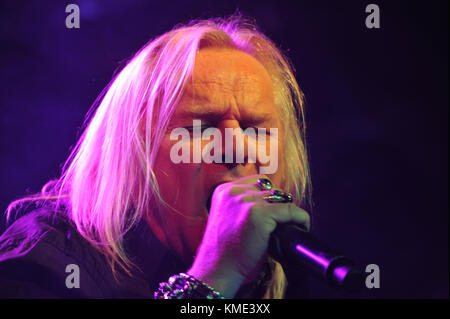 Uriah Heep : EUROPA, DEUTSCHLAND, HAMBOURG, 10.12.2015 : le leader Bernie Shaw live in der Fabrik in Altona. - Ralf Falbe Banque D'Images