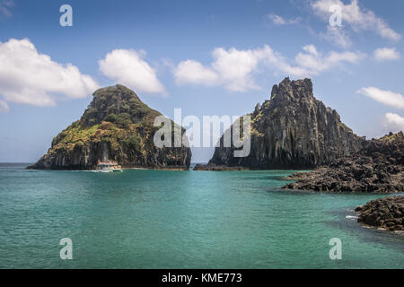 Dois Irmãos morro à Baia dos porcos - Fernando de Noronha, Pernambouc, Brésil Banque D'Images