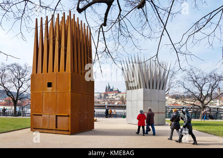 Mémorial à Jan Palach, ales embankment, vieille ville (UNESCO), Prague, République tchèque - (dům syna une dům matky, john hejduk) Banque D'Images