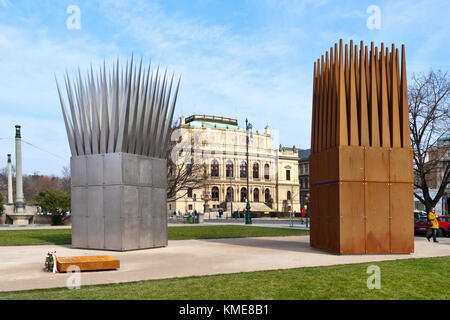 Mémorial à Jan Palach, ales embankment, vieille ville (UNESCO), Prague, République tchèque - (dům syna une dům matky, john hejduk) Banque D'Images