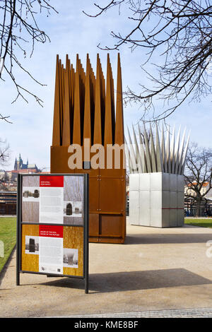 Mémorial à Jan Palach, ales embankment, vieille ville (UNESCO), Prague, République tchèque - (dům syna une dům matky, john hejduk) Banque D'Images