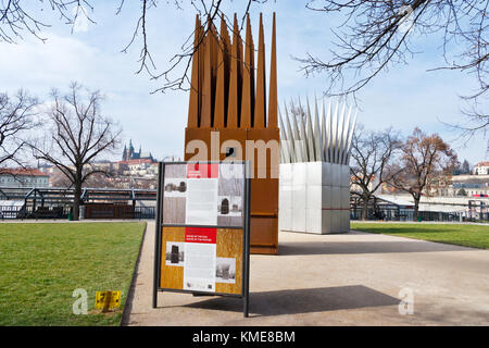 Mémorial à Jan Palach, ales embankment, vieille ville (UNESCO), Prague, République tchèque - (dům syna une dům matky, john hejduk) Banque D'Images