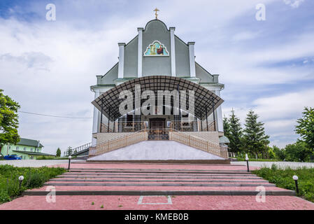 Entrée privée à l'église de la protection de la Sainte Vierge en monastère orthodoxe de Saint Jean le Théologien dans village près de Zalishchyky Khreshchatyk, Ukraine Banque D'Images