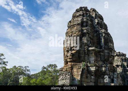 Siem Reap, Cambodge, 13 nov 2015 : des sculptures sur pierre du roi Jayavarman vii. Banque D'Images