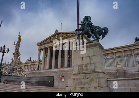 La photographie de rue en milieu urbain à l'édifice du parlement autrichien à Vienne Vienne, Autriche, europe. Banque D'Images