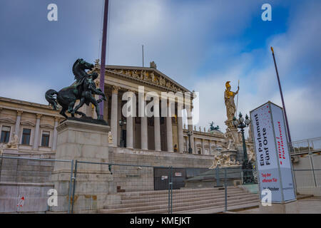 La photographie de rue en milieu urbain à l'édifice du parlement autrichien à Vienne Vienne, Autriche, europe. Banque D'Images