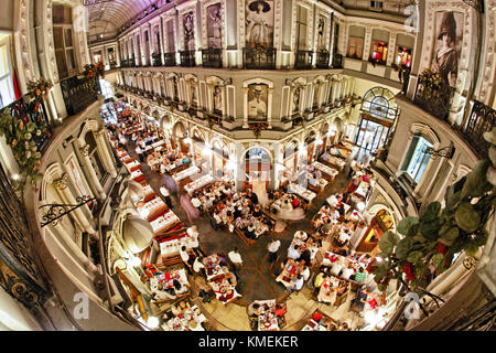 Cicek Pasaji piscine, restaurants dans l'Atrium, , Istanbul, Turquie , l'Europe, Banque D'Images