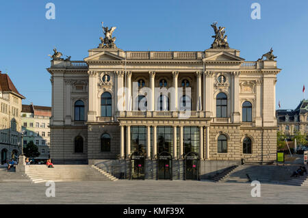 Bâtiment de l'Opéra, Sechselaeuten Square, Zurich, Suisse Banque D'Images