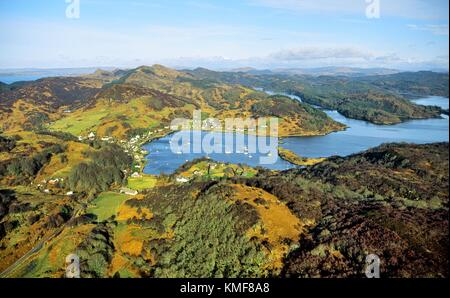 Vue aérienne nord sur le mouillage sûr de Tayvallich sur Loch Sween ouest de Lochgilphead, Argyll, Strathclyde, Écosse, Royaume-Uni Banque D'Images
