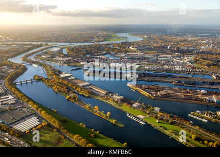 Duisport, vue sur le port, Rhine-Herne-canal et le Rhin, de la Ruhr, l'estuaire de la Ruhr, Duisburg, Ruhr, Rhénanie du Nord-Westphalie Banque D'Images