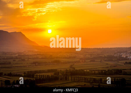 Vue sur la ville l'heure du coucher du soleil à Osh, Kirghizistan Banque D'Images