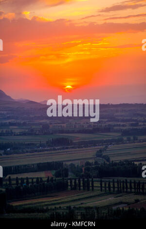 Vue sur la ville l'heure du coucher du soleil à Osh, Kirghizistan Banque D'Images