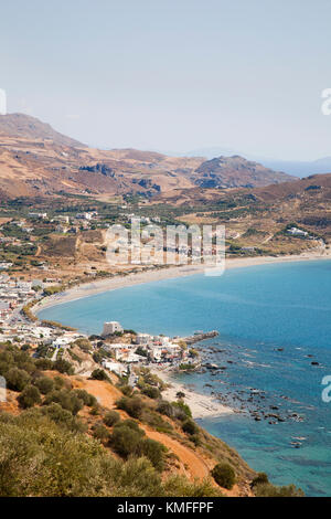 La plage de plakias et village, l'île de Crète, Grèce, Europe Banque D'Images