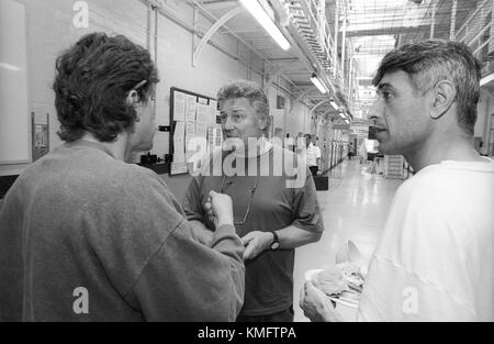 Les détenus d'interagir sur l'aile de la prison hmp, Winchester, Winchester, Hampshire, United Kingdom. 10 mai 2001. Banque D'Images