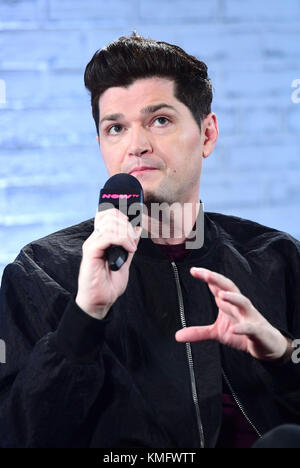 Construire avec le script d'annuaire local, Danny O'Donoghue, Mark Sheehan et Glen Puissance à Shropshire House, Londres. Banque D'Images