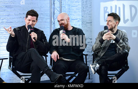 Construire avec le script d'annuaire local, Danny O'Donoghue, Mark Sheehan et Glen Puissance à Shropshire House, Londres. Banque D'Images