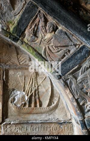 L'église Saint Clément, rodel, Isle of Harris, Hébrides, en Écosse. Détail de l'époque médiévale en pierre de tombeau de Alexander MacLeod Banque D'Images