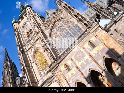 Charles IV sur la mosaïque du Jugement dernier (1372), Golden Gate dans la cathédrale Saint-Guy, au château de Prague, République tchèque - Charles IV. (26 Août Banque D'Images