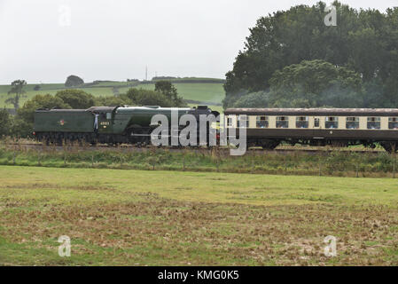 60103 Flying Scotsman en train à vapeur à travers son chemin Ker Moor, Blue Anchor, sur la rive ouest de fer Someraset (WSR) lors de sa visite en septembre 2017 Banque D'Images