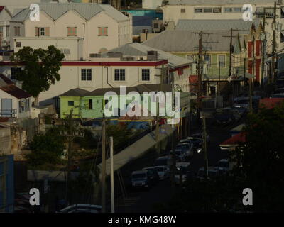 Urban street vue sur Antigua, est des Caraïbes, les îles sous le vent, du Commonwealth Banque D'Images