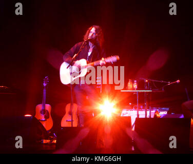 Musicien/chanteur Chris Cornell se produit en concert sur sa vérité supérieure acoustique World Tour au Teatro Théâtre Gran Rex le 15 décembre 2016 à Buenos Aires, Argentine. Photo de Barry King/Alamy Banque D'Images