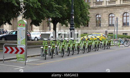 BUDAPEST, HONGRIE - le 13 juillet 2015 : Service de partage de vélos de location Mol Bubi à Budapest, Hongrie. Banque D'Images