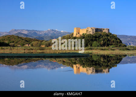 Château de grivas (kastro griva) à Lefkada, Grèce. Il a été construit en 1806 par Ali Pasha pour défendre l'île de Lefkada Banque D'Images