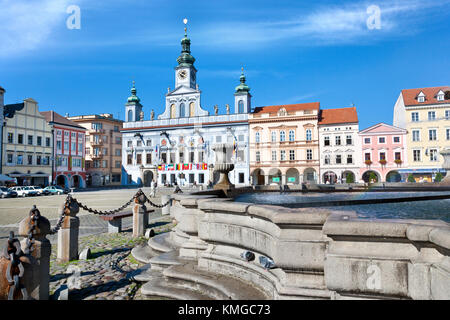 Premysl Otakar place avec l'hôtel de ville baroque et fontaine Samson dans Ceske budejovice ville, région de Bohême du Sud, République tchèque, Europe Banque D'Images