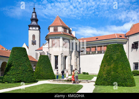 Telc, République tchèque - 29 juillet - château renaissance avec jardin (unesco) Le 29 juillet 2013 dans la ville de Telc, région Vysocina, République tchèque, Europe Banque D'Images