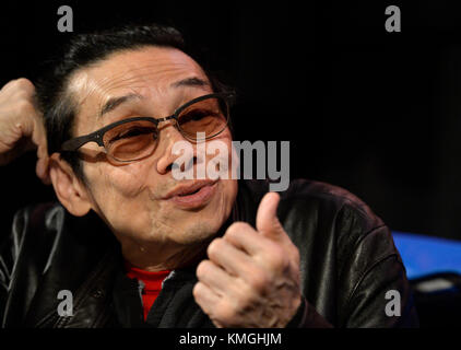 Prague, République tchèque. 07 décembre 2017. Hong Kong L'auteur-compositeur-interprète, acteur et réalisateur TEDDY ROBIN donne une conférence de presse à l'occasion du 13ème festival Filmasia à Prague, République tchèque, le 7 décembre 2017. Crédit : Katerina Sulova/CTK photo/Alamy Live News Banque D'Images