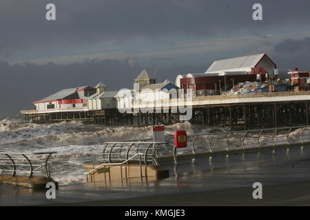 Blackpool, Royaume-Uni. 07Th Dec, 2017. Marée haute apporte une mer à la mer, à Blackpool, Lancashire,7 Décembre, 2017 (C)Barbara Cook/Alamy Live News Crédit : Barbara Cook/Alamy Live News Banque D'Images