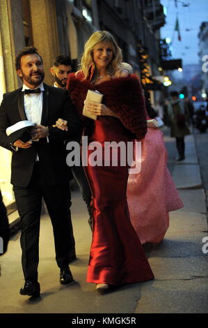 Milan, Natasha stefanenko va à la première de la scala le modèle, présentateur de télévision et actrice russe, Natasha stefanenko va à la première de la scala. crédit : agence photo indépendant srl/Alamy live news Banque D'Images